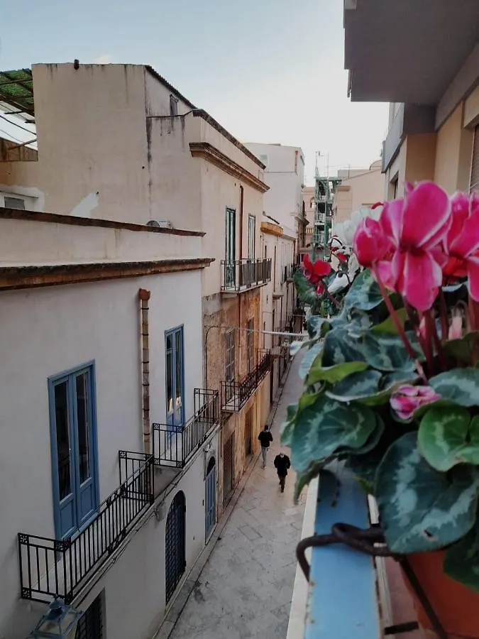 Casetta In Centro Marsala Apartment